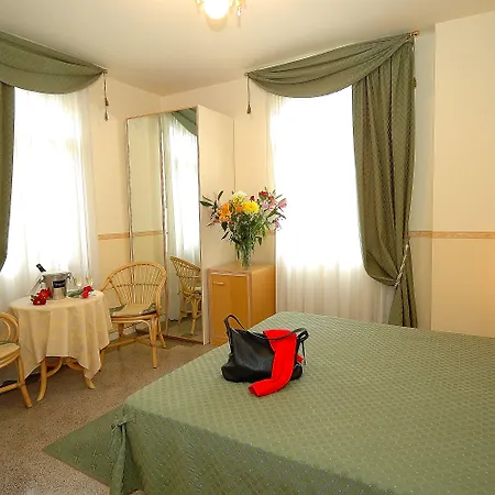 Angelica Nocleg ze śniadaniem 4*