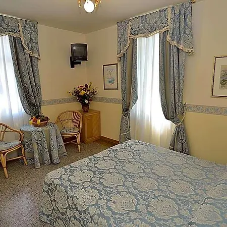 Angelica Nocleg ze śniadaniem 4*