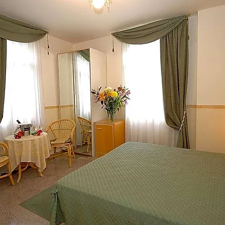 Angelica Nocleg ze śniadaniem 4*