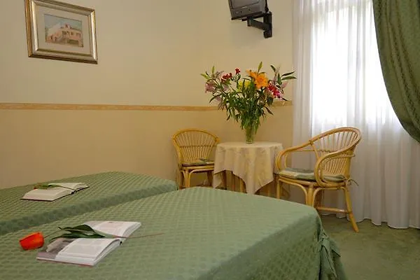 Alojamento de Acomodação e Pequeno-almoço Angelica 4*